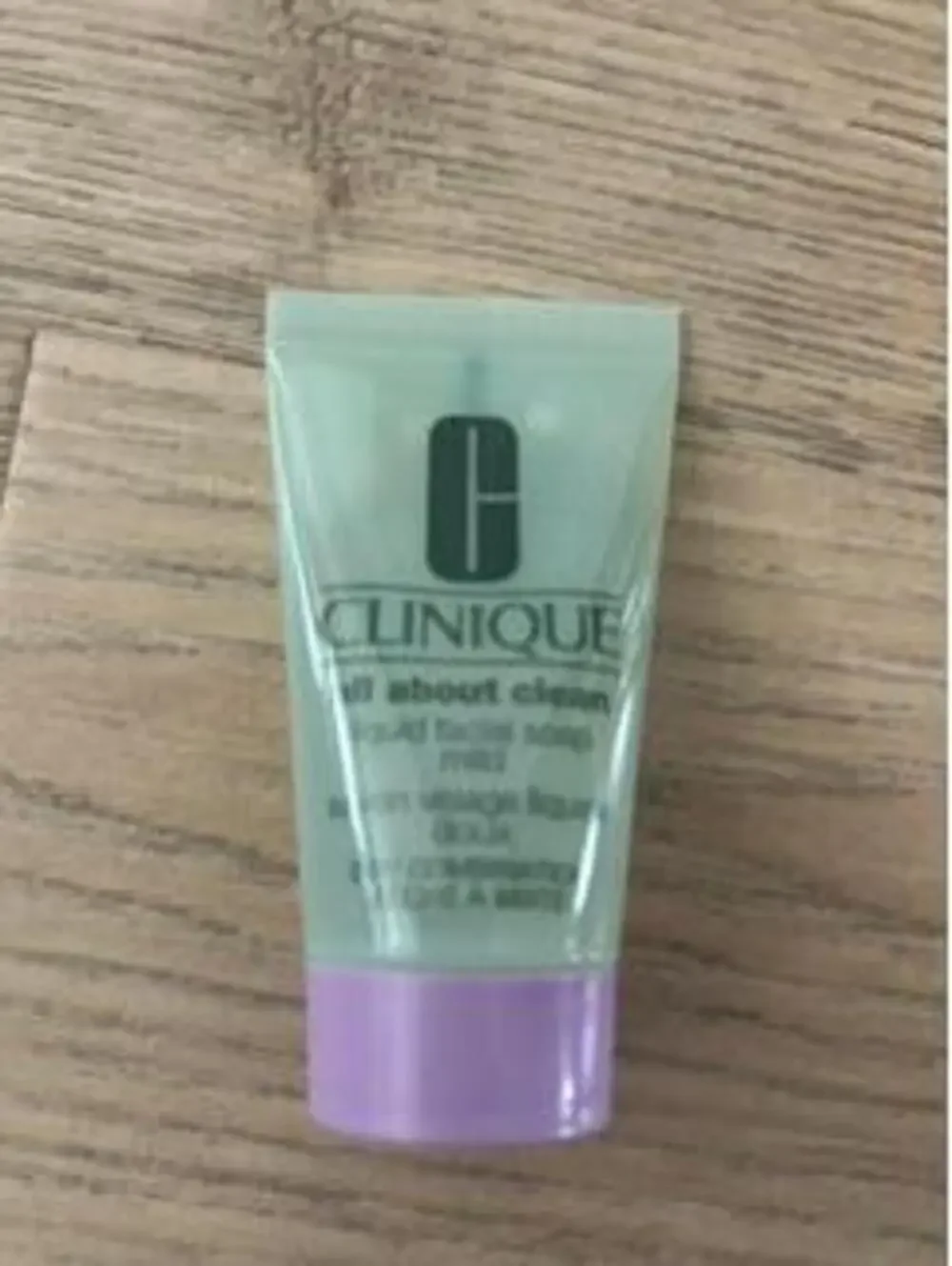 Clinique Makeup Bag Gift Set with 4 Travel Size Skincare and Fragrance Minis